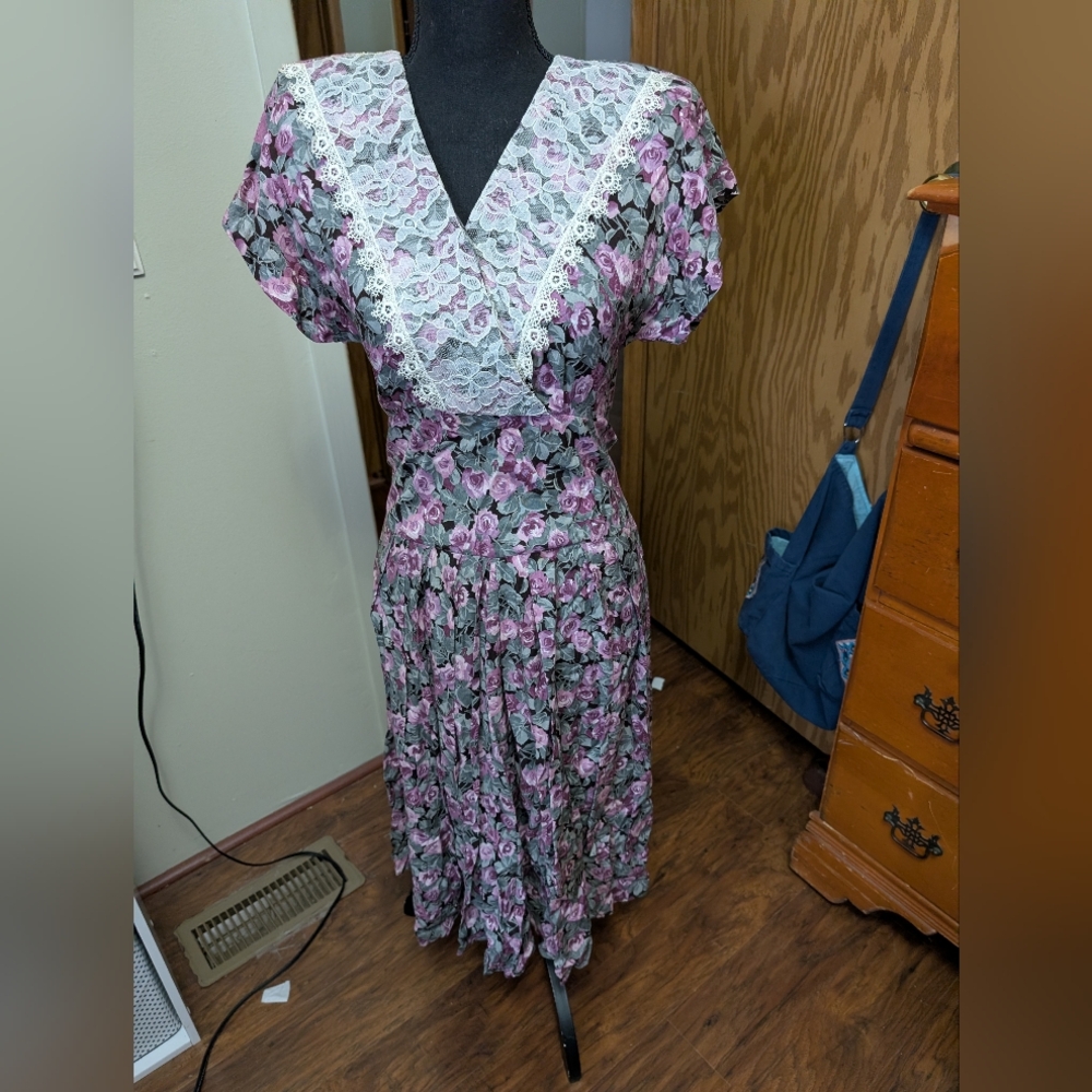 Jamie Floral Lace V-Neck Dress- Vintage- Sz 11 Junior